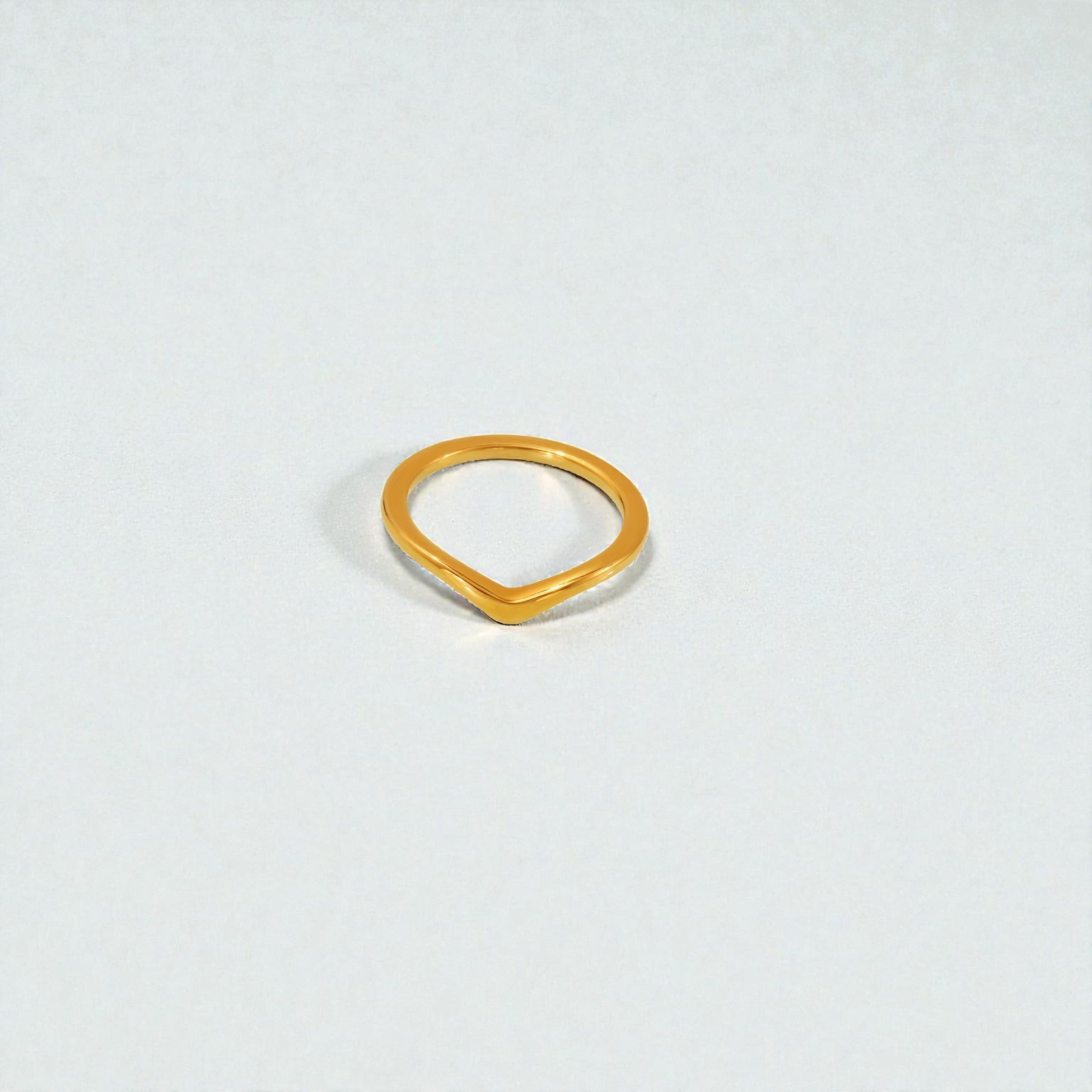 Bague dorée courbée