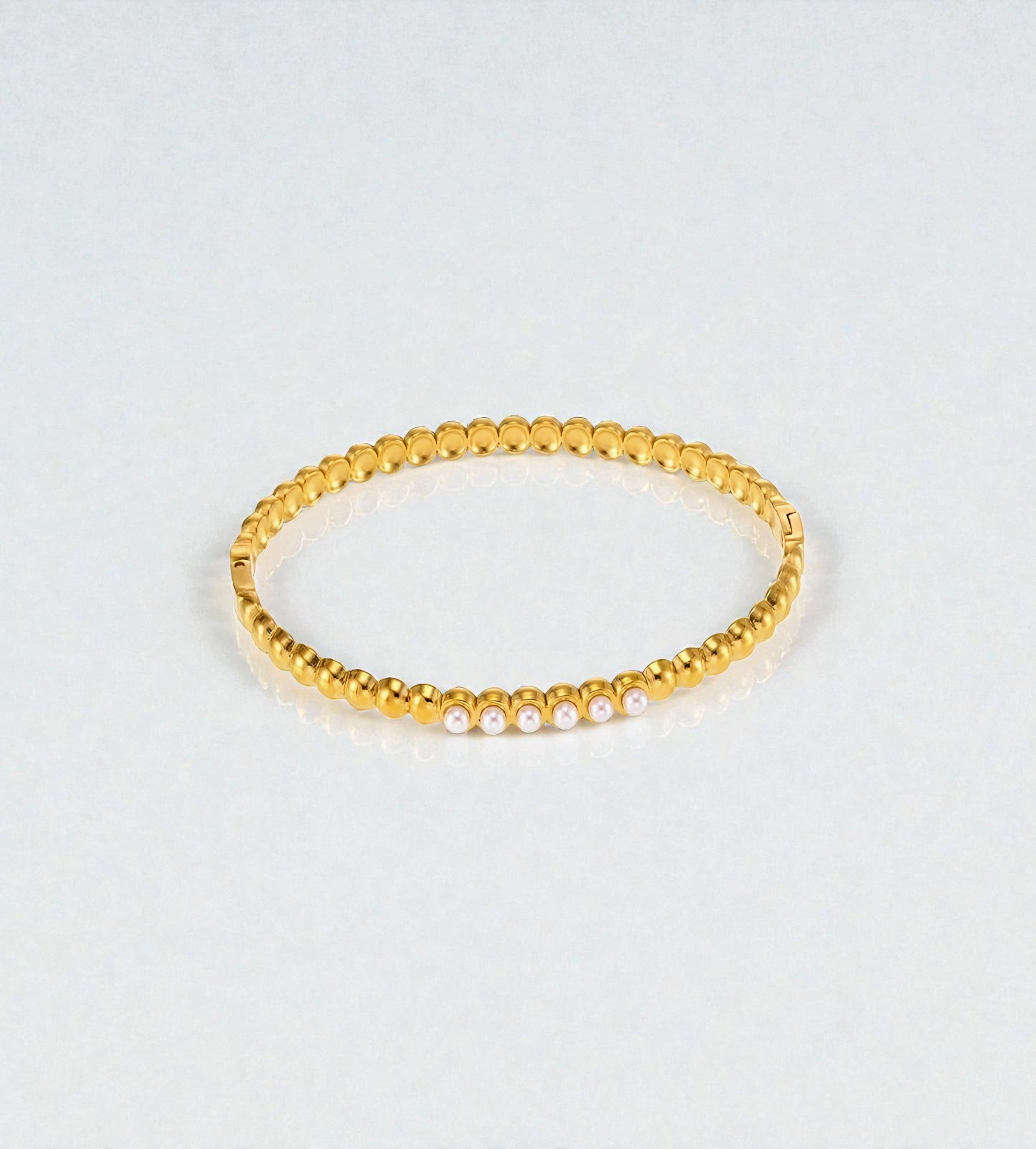 Bracelet doré élastique avec perles de nacre