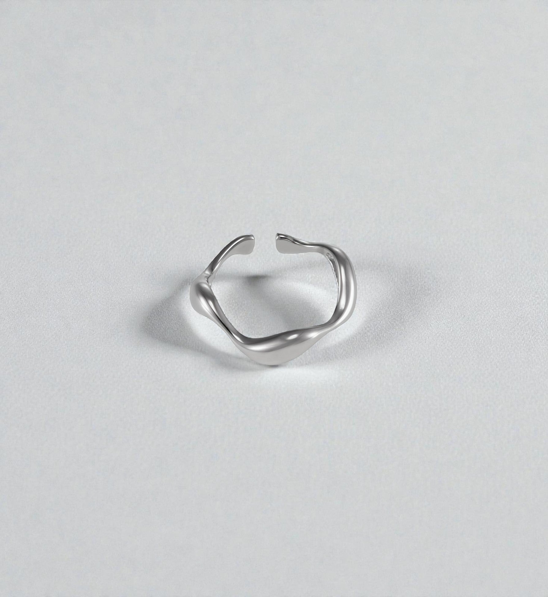 Bague dorée sculptée